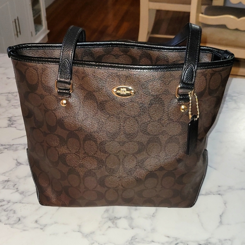 Coach signature purse 🖤🖤